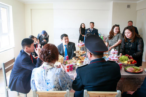 Цагдаа, дотоодын цэргийн алба хаагчид шинэ байрандаа орлоо